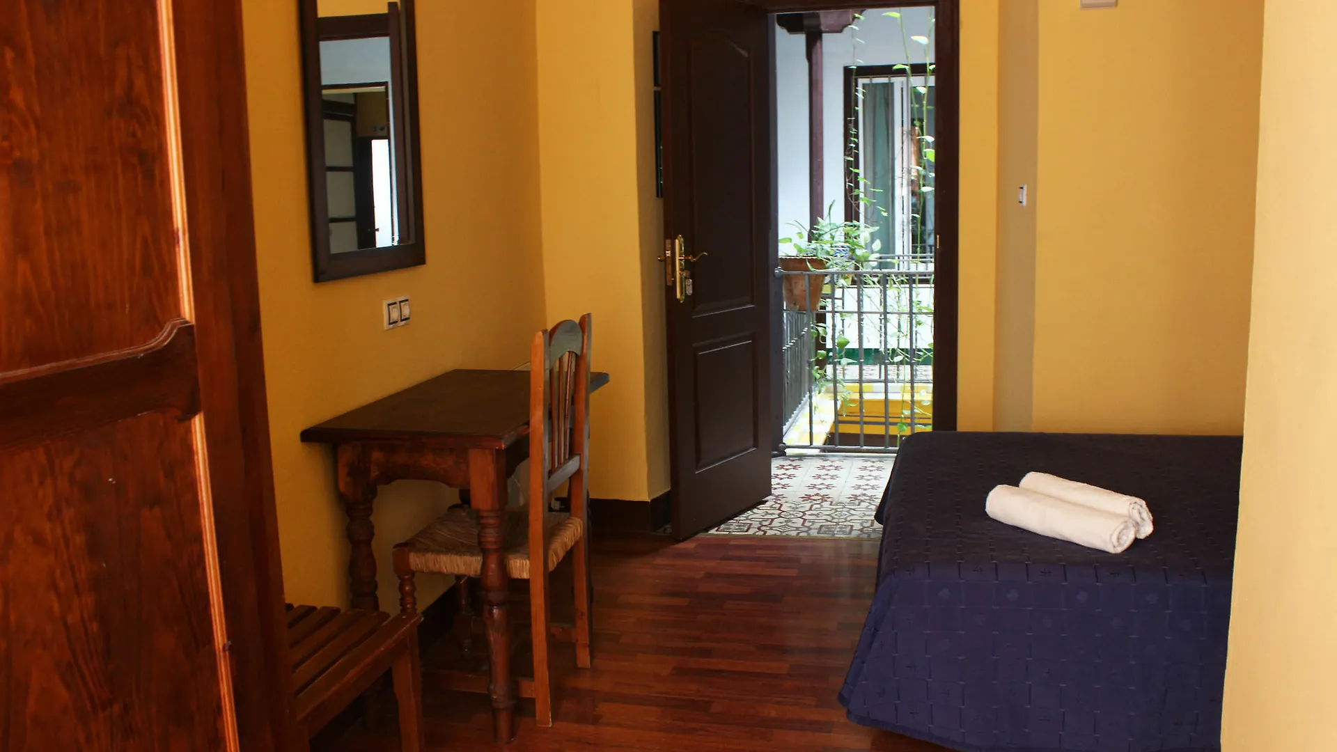 Pension Lisdos Seville