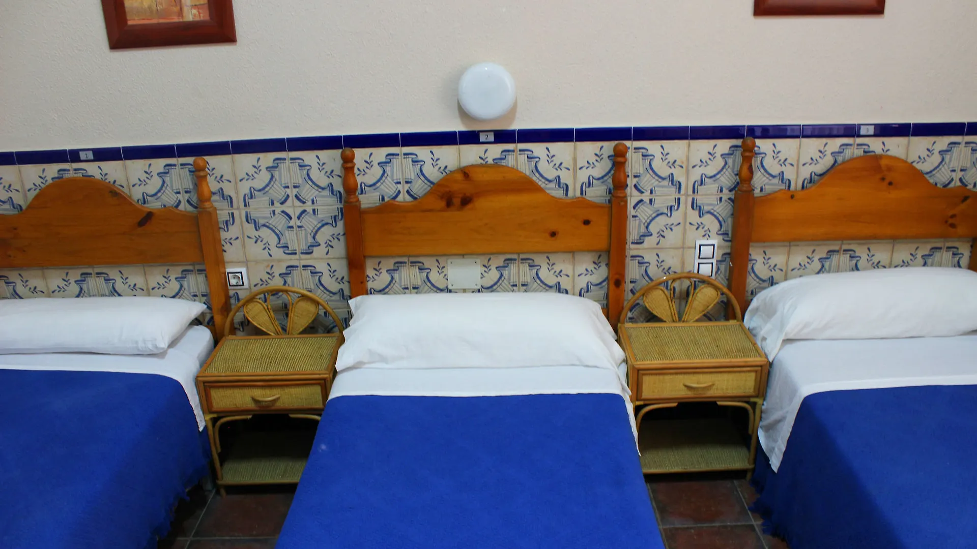 Pension Lisdos Seville 0*,