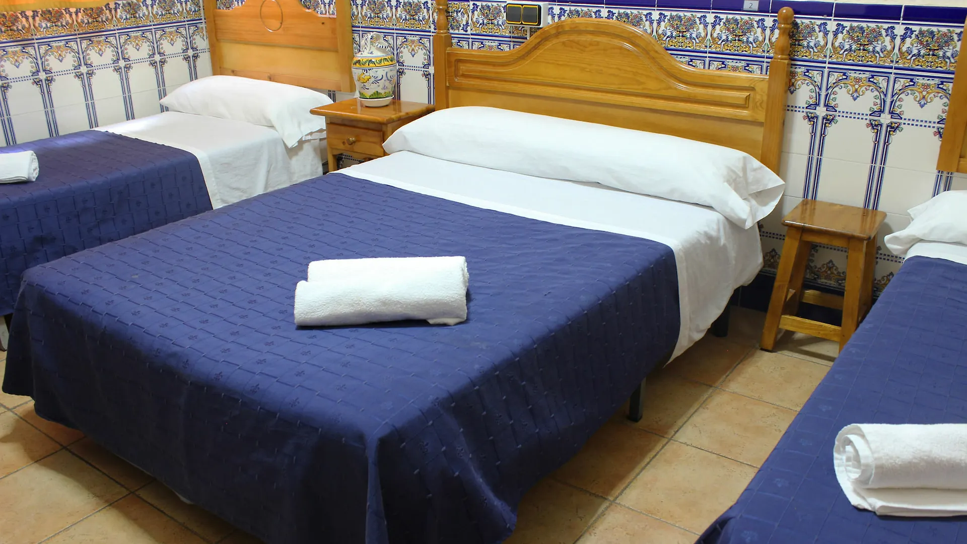 Pension Lisdos Seville 0*,