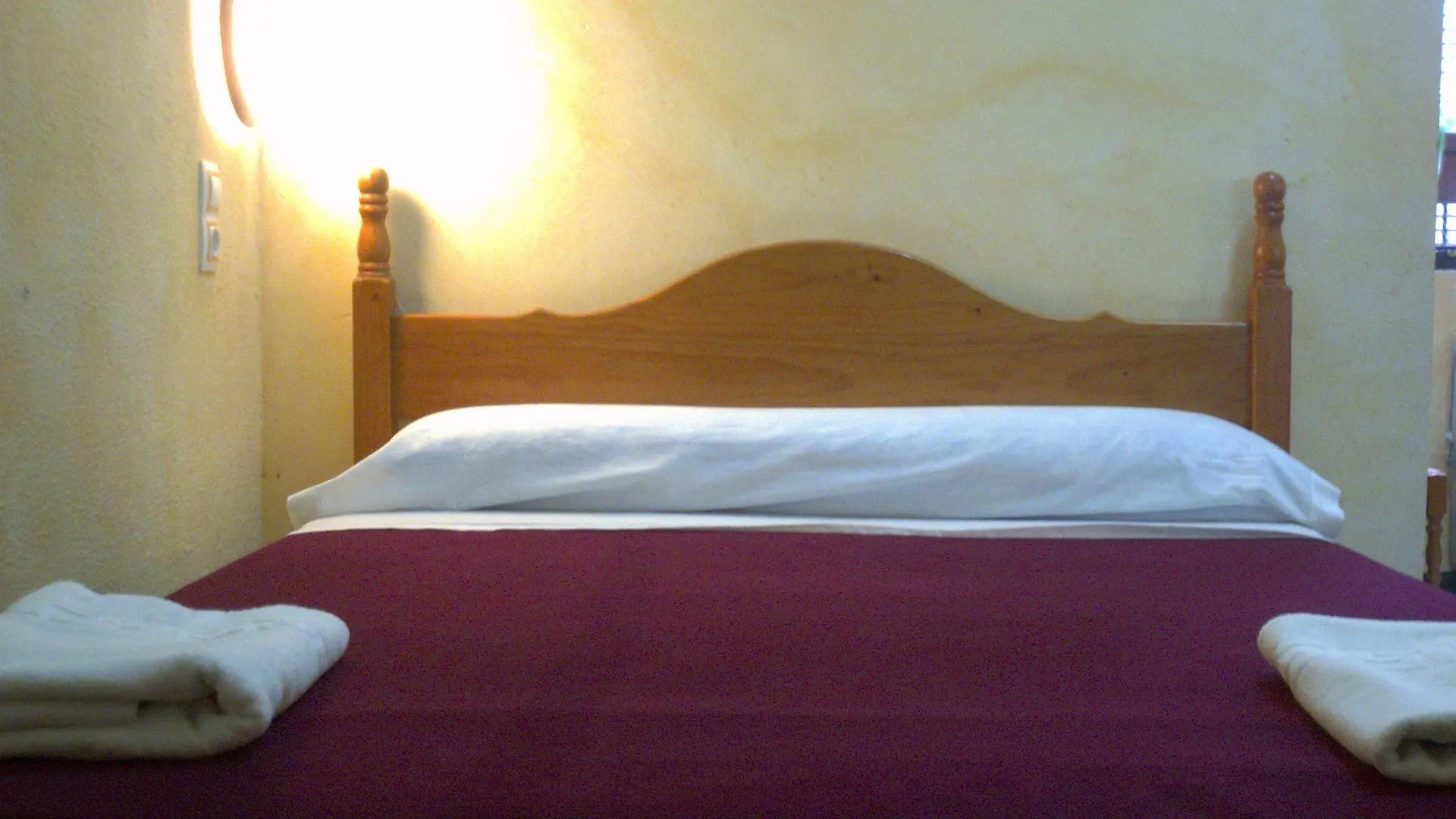 Pension Lisdos Seville Hotel