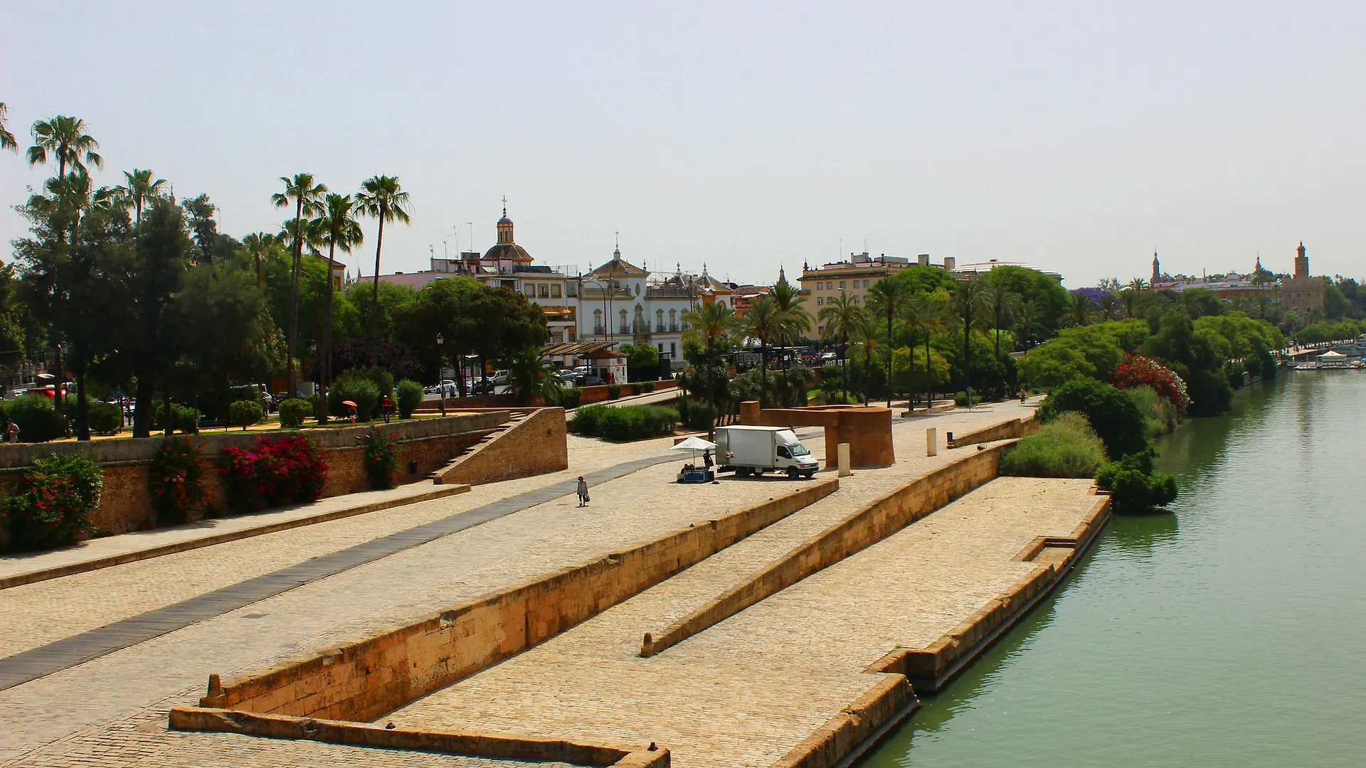 Pension Lisdos Seville Hotel